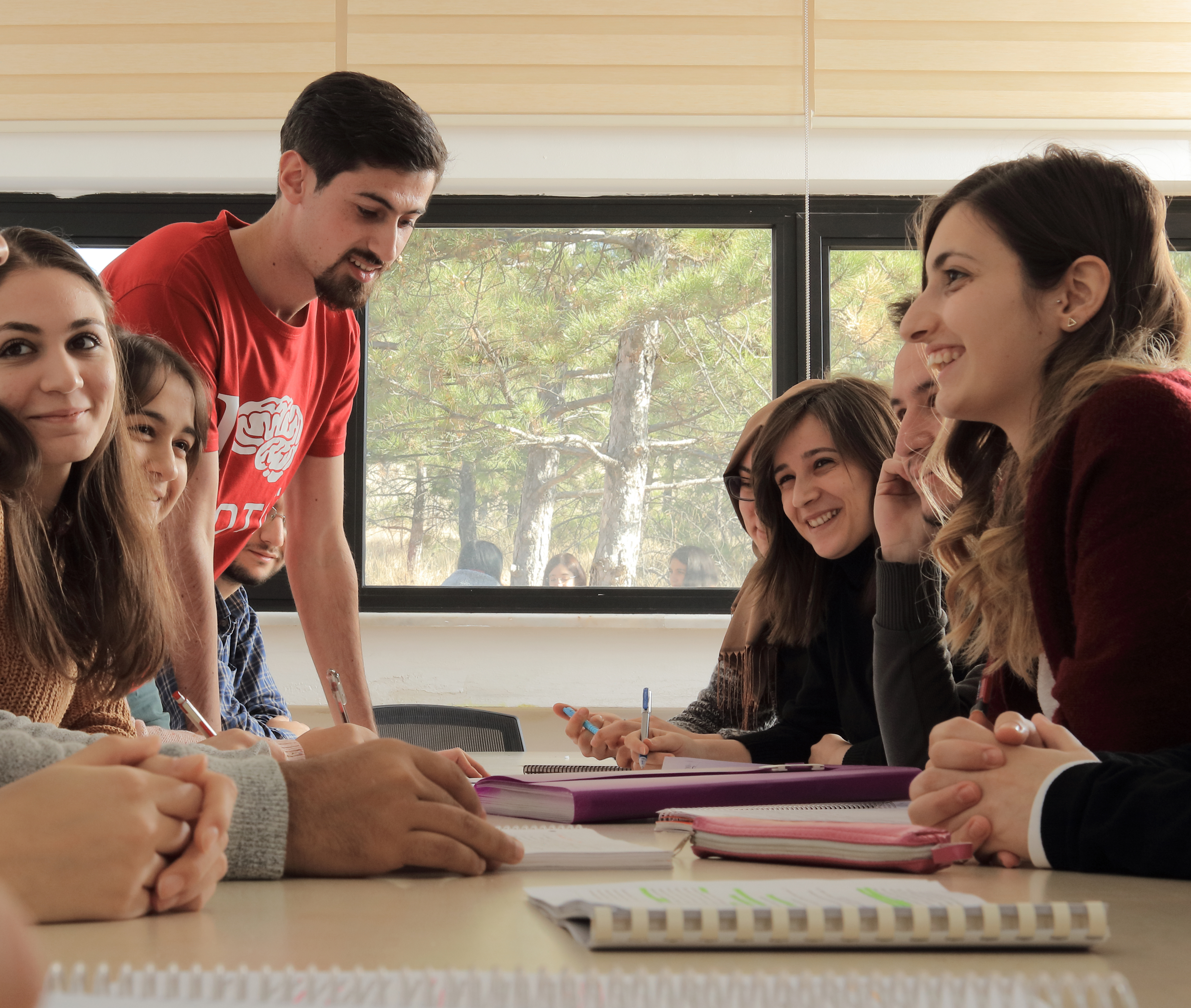 Sosyal bilimlerde merak ettiğin konuları keşfet!